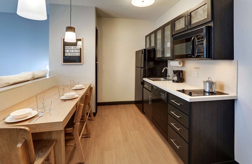 Doral Hotel | Sonesta Simply Suites Miami Airport Doral