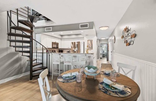 Belleair Beach Condo | Sonrisa 10 - Beachfront Townhome in Belleair Beach