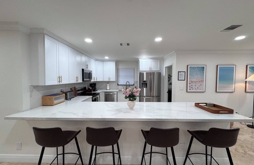 Oakland Park Villa | ★ Sophisticated 3BR Palm Villa with Private Heated Pool - 25 min to FIFA!