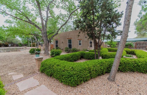 Los Ranchos de Albuquerque Apartment | South Foxfire Casita @ SantuaRio Grande-Quintessential New Mexico Casita+Firepit