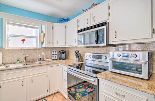 South Padre Island Cottage | South Padre Home w/Pool & Hot Tub: Walk to Beach!