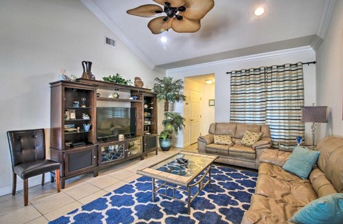 South Padre Island House | South Padre Island Condo w/Pool Access & Balcony!