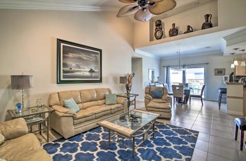 South Padre Island House | South Padre Island Condo w/Pool Access & Balcony!