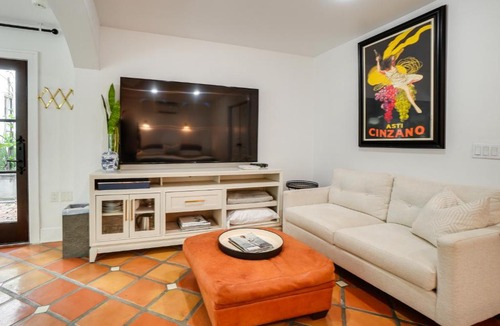 Beach Park Apartment | South Tampa Studio in Desirable Historic District!