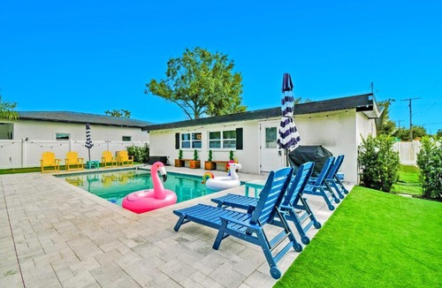 Sun Bay South House | South Tampa- VIP- Concierge- Backyard Oasis- Pool- Hammock- Golf- Fire- Pit- Games- Pool Table