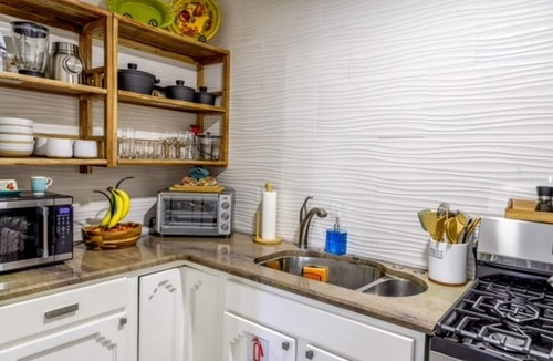 Southside House | Southwestern style home! We are your home away from home & close to everything.