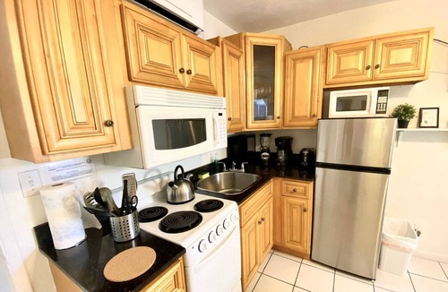 Hollywood South Central Beach Condo | Southwinds #4 for 2, Steps to Beach & Boardwalk
