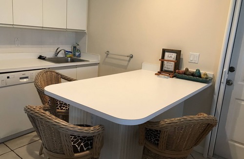 Naples Park Apartment | Spacious 1 Bedroom Villa 1 mile from Vanderbilt Beach