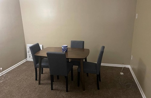 Garfield Heights Apartment | Spacious 2 Bedroom w 2 Queen Beds and full kitchen in Garfield Heights WIFI 17U