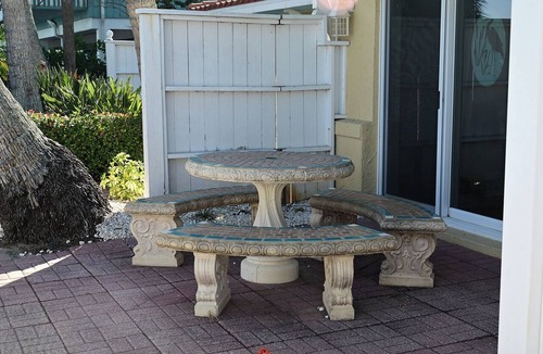 Bradenton Beach Hotel | Spacious 2-Bedroom Retreat with Enhanced Amenities