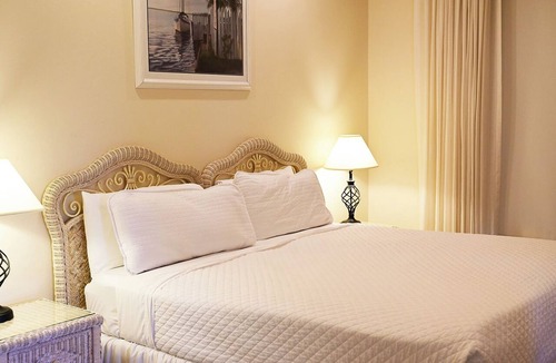 Bradenton Beach Hotel | Spacious 2BR condo. Perfect for family gatherings