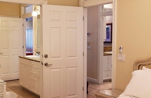 Bradenton Beach Hotel | Spacious 2BR condo. Perfect for family gatherings
