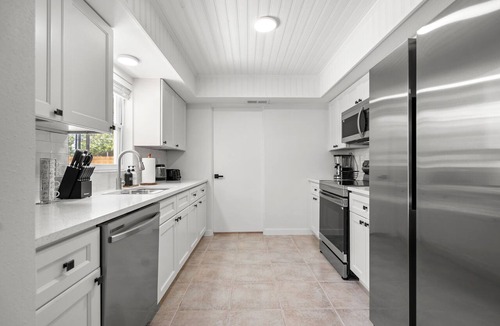 Alta Vista House | Spacious 2BR Retreat w/Large Spool Near Downtown