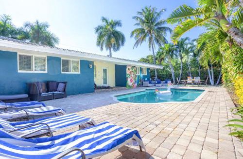 South Corals House | Spacious 3-Bedroom Villa with Heated Saltwater Pool and Fenced Yard in Oakland Park