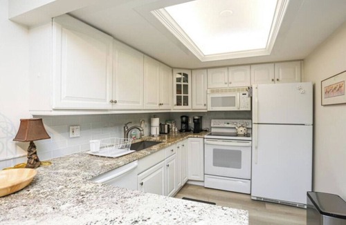 Moorings Condo | Spacious 3 bedroom lakeside condo in The Moorings.