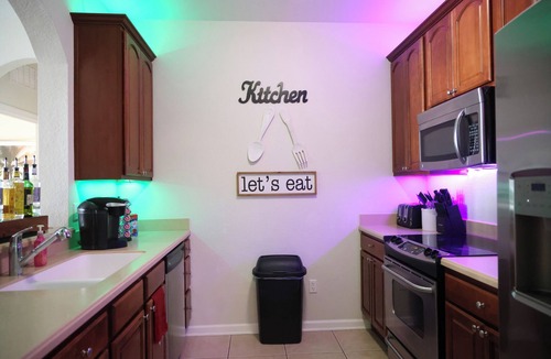 Williamsburg Condo | Spacious 3BD Getaway 5 Star Resort Free Parking Across From Universal Orlando