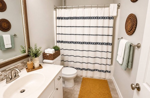 Gashland House | Spacious 3BR Kansas City Gem. Huge Yard. Minutes to Everything.