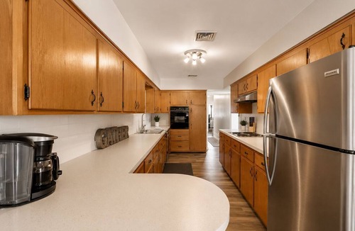 New London Apartment | Spacious 3BR Loft in Historic New London, Sleeps 8, Near Cedar Point