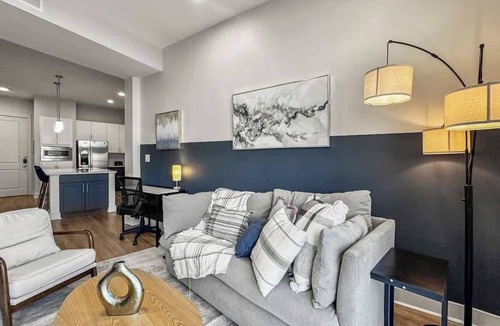 Deep Ellum Apartment | Spacious 3BR2BA Stay Deep Ellum w/Pool Gym Parking