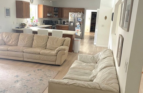Lake Worth House | Spacious 4-bedroom country house in charming Wellington with WiFi, AC
