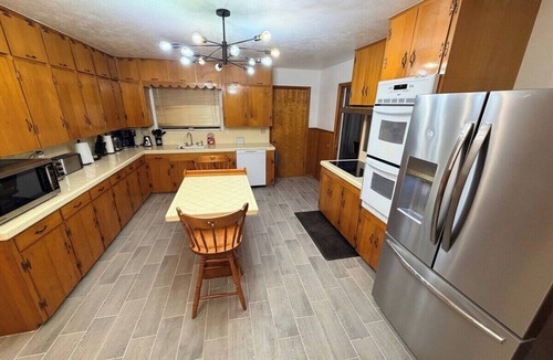 Big Spring House | Spacious 4-bedroom house in pleasant Yale Big Spring with AC