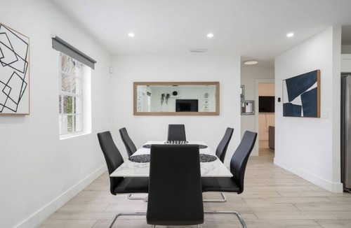 Coral Terrace House | Spacious 4-bedroom house with AC 15 minutes from Miami airport/14 ppl