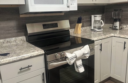 Jacksonville House | Spacious 4-bedroom house in amazing Jacksonville with WiFi, AC