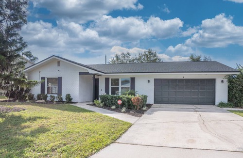 Cypress Gardens House | Spacious 4-bedroom house in pleasant Winter Haven with AC