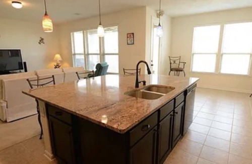 Barker Villa | Spacious 4-bedroom villa in fabulous Houston with WiFi, AC