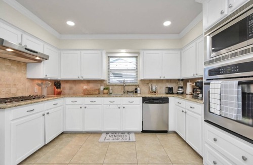 Westbury House | Spacious 4BDRM Oasis in Houston's Southwest Charm