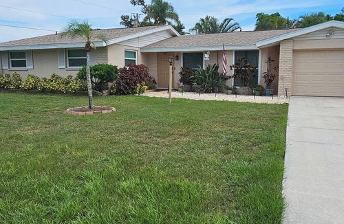 Crooked Creek House | Spacious 4bed/2bath home in Sarasota w/pool 5 miles from Siesta Key Beach!