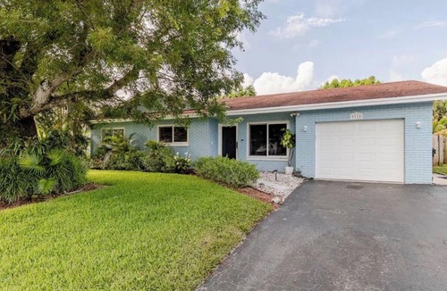 Survey Creek House | Spacious 4bedroom Home in Fort Lauderdale with Pool. Perfect for Families