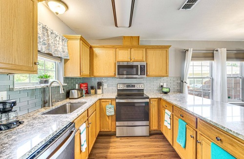 Tallahassee House | Spacious 4BR w/ Pool Near FSU & Downtown