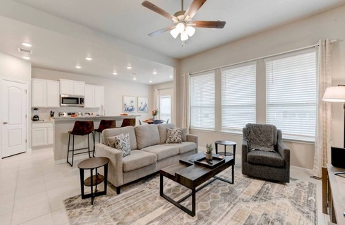 Troy Apartment | Spacious 5-Bed Retreat in Troy