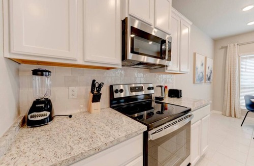 Troy Apartment | Spacious 5-Bed Retreat in Troy