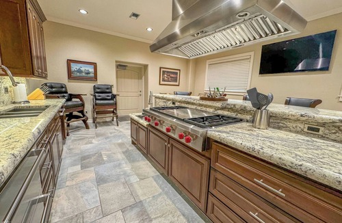 Port O Connor House | Spacious 5-bedroom house along the coast in Port O'Connor, TX