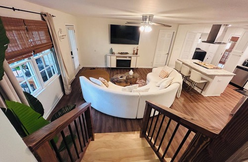 Austell House | Spacious 5-bedroom, 2 kitchens, 2 master bedrooms with a finished basement.