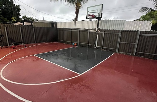 Miami Gardens Villa | Spacious 5-bedroom pool villa in Miami with sauna 3 jacuzzis and fitness room