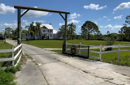 Samsula-Spruce Creek House | Spacious 6-bedroom house in charming Port Orange with WiFi, AC Pool