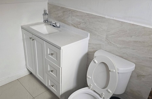 Little Havana Other | Spacious 7-bedroom castle with AC in cool Miami