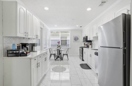 East Arlington House | Spacious and comfortable house in Avondale. Ideal for longer stays. Pet friendly
