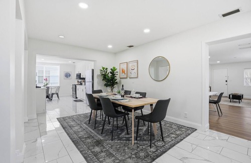East Arlington House | Spacious and comfortable house in Avondale. Ideal for longer stays. Pet friendly