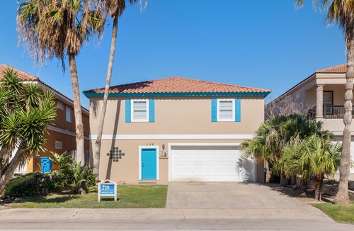 South Padre Island House | Spacious Bayside Retreat with Large Heated Pool & Hot Tub!