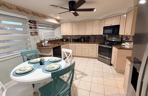 Edgewater House | Spacious Beach House with Ocean Access, Beach and Restaurants