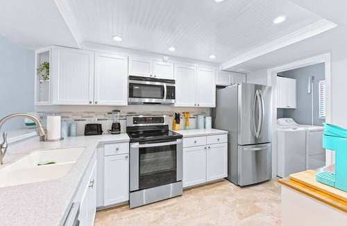 Chandler Park Condo | Spacious & Beachy Monthly Rental - On Beach w/Pool!