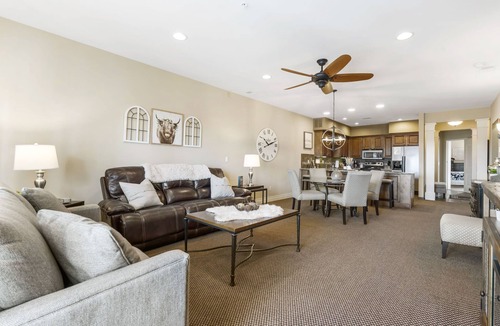 Branson Condo | Spacious Branson Condo w/Pool, Elevator & Great Location Near All Attractions!