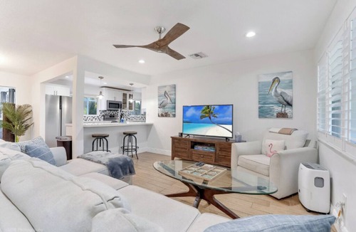 Fort Lauderdale House | Spacious & Bright Sunny Home, Mins from the Beach!