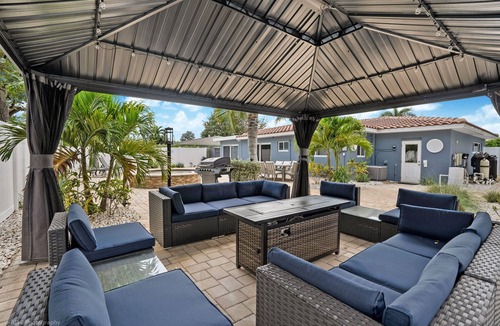 North Andrews Gardens House | Spacious Bright Dream Home & Heated Pool in Oakland Park