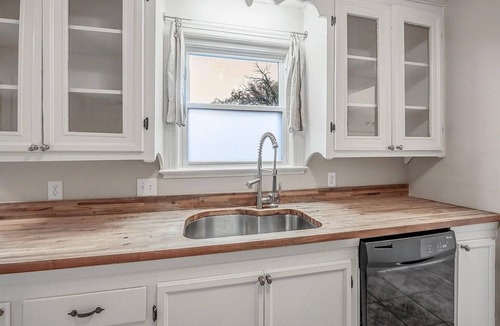 Little Rock House | Spacious Bungalow 6 Min to Downtown Sleeps 6