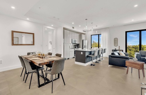 Harbordale Apartment | Spacious Chic 3BR New Condo Beach by Airport& port
